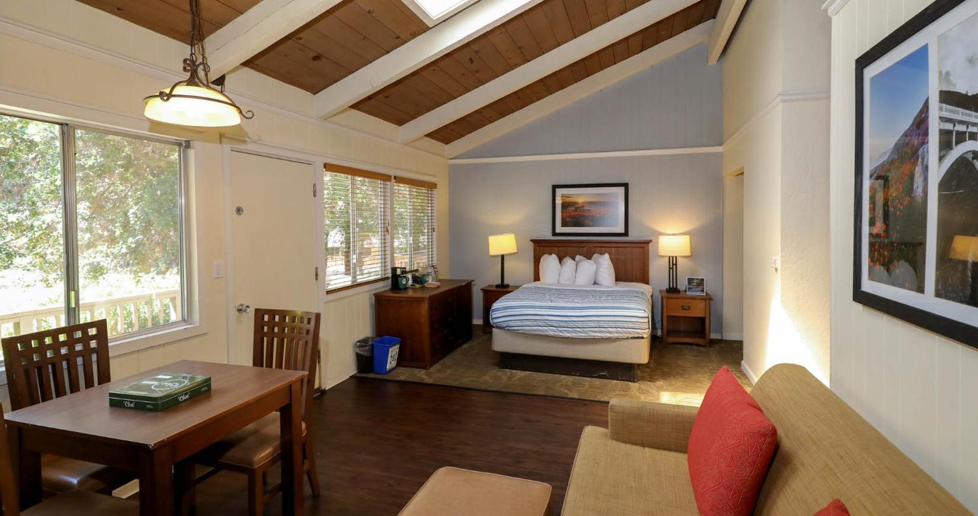 Deluxe Queen Room